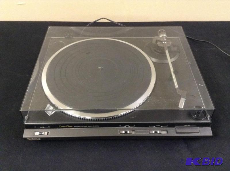 lot 98 image: Technics Direct Drive Turntable System SL-DD33