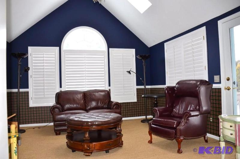 lot 104 image: Barcalounger Leather recliner- this lot recli...