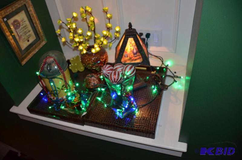 lot 138 image: Lot of decorative items including string ligh...
