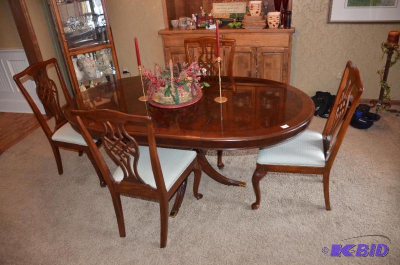 lot 145 image: BeautifulDrexel Heritage Dining Room Table wi...