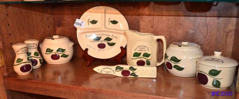lot 155 image: One shelf of Watt Collectors Assn. 1999 St. C...