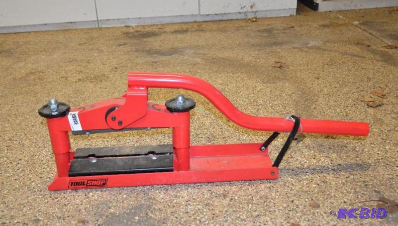 lot 184 image: Tool Shop 4.5" Guillotine Paver Splitter...
