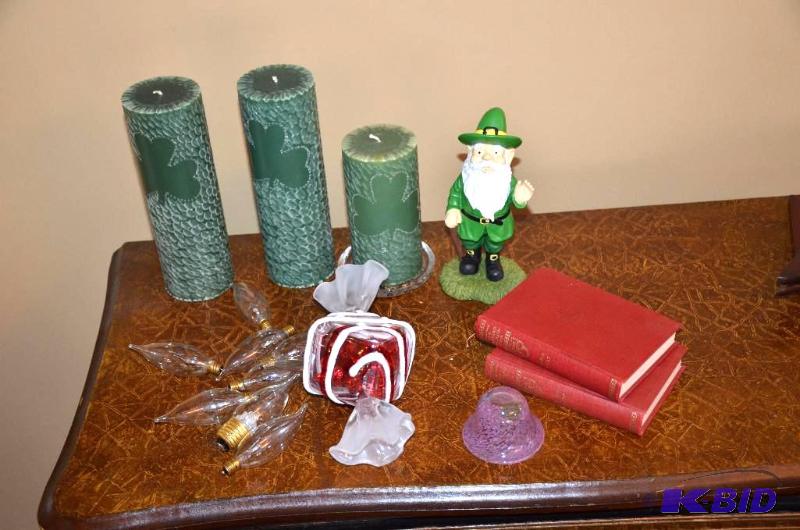 lot 187 image: 3 Green pillar candles with clover leaf motif...