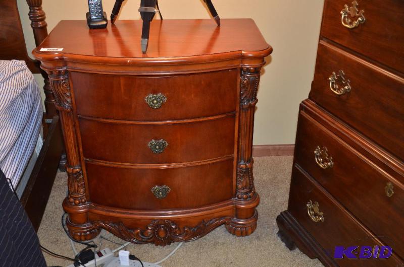 lot 189 image: Wood dresser 18x30x30" Upper level bring...