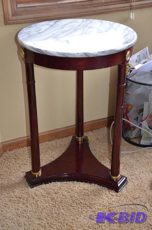 lot 195 image: Marble top table 18x25"...
