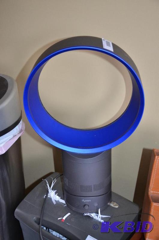lot 199 image: Dyson10" able fan powers up...