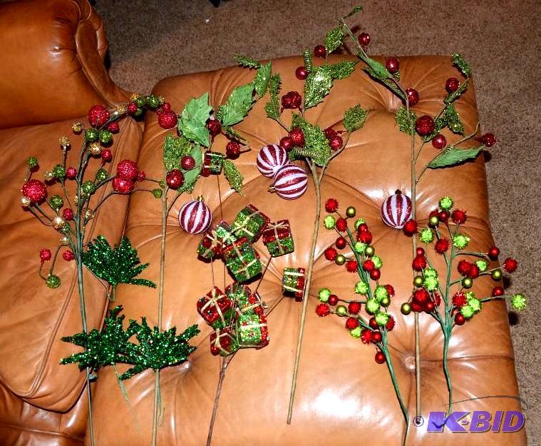 lot 200A image: Group of Christmas Decor...