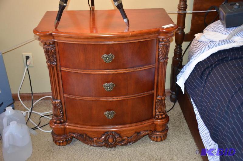 lot 202 image: Wood dresser 30x18x31". Upper level brin...