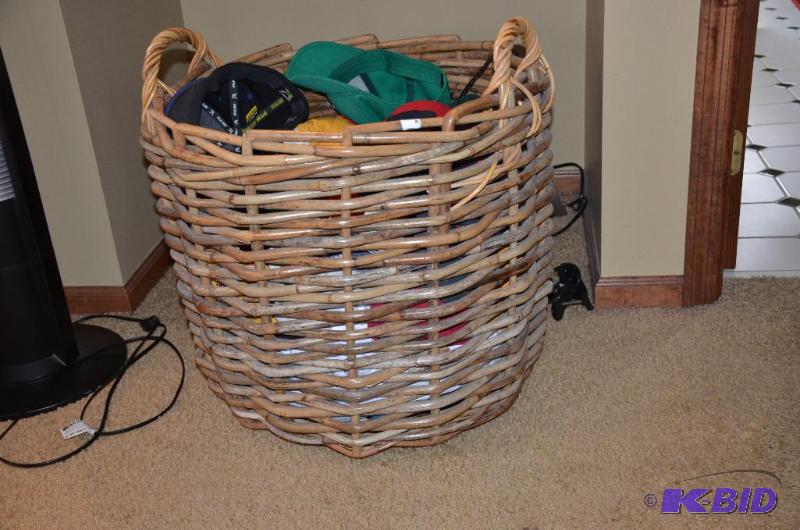 lot 206 image: LARGE Wicker laundry basket 23x20"...