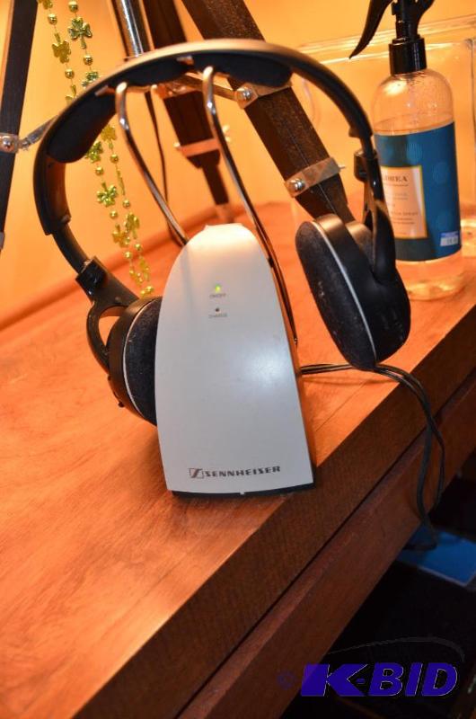 lot 208 image: Sennheiser model TR120&nbspHDR&nbspremote h...