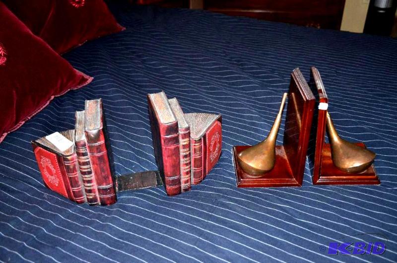 lot 221 image: 2 sets of book ends golf club & book book...