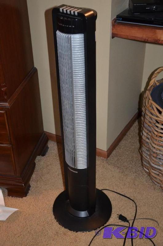lot 228 image: Sylvania tower Ionizer Tower model X01A1 42&q...
