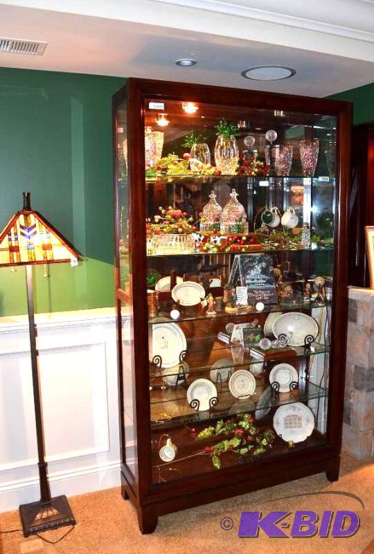 lot 23 image: Beautiful wood beveled glass display case, Fr...