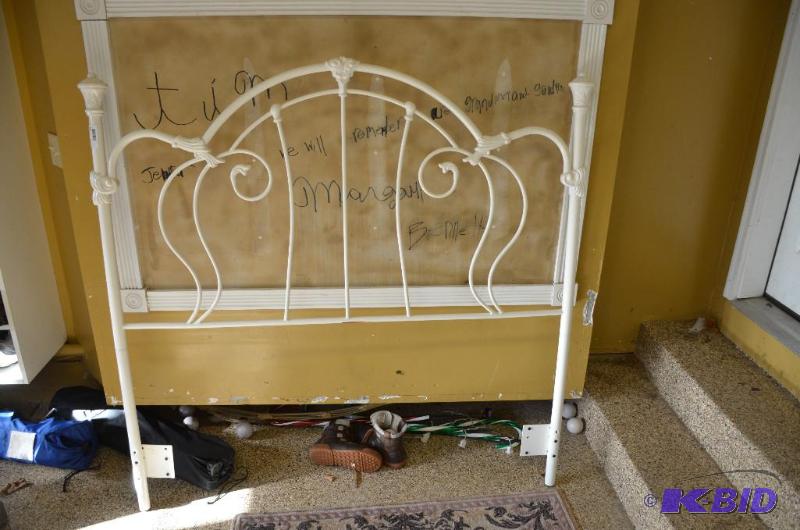 lot 236 image: White iron bed head board 60x60"...