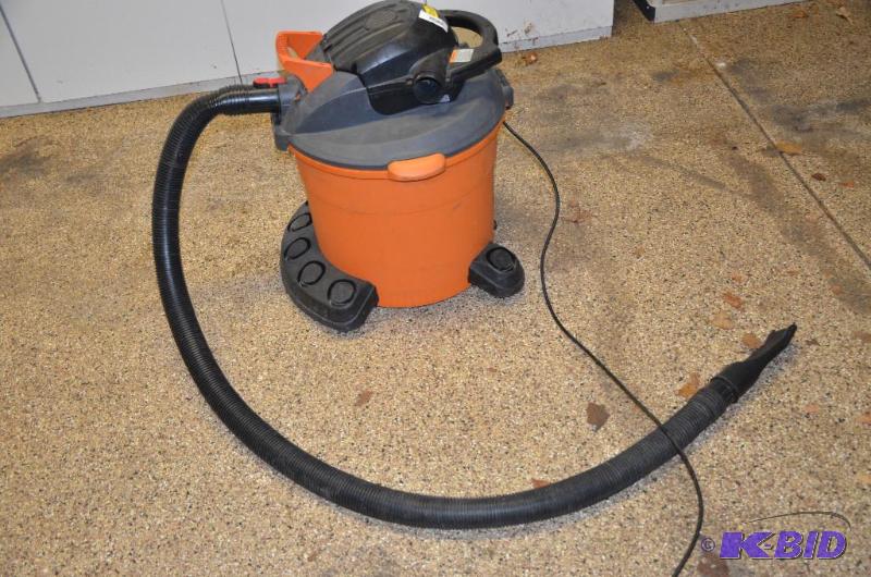 lot 237 image: Rigid 16 gallon shop vacuum  blower, powers ...