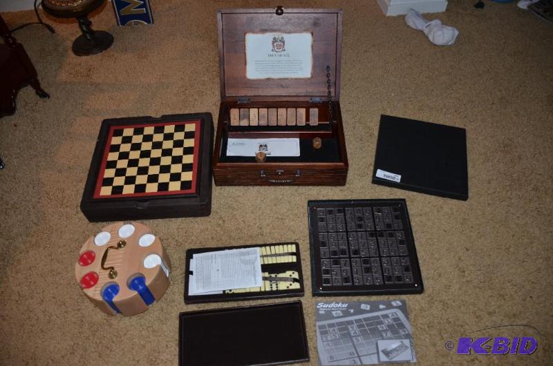 lot 249 image: Games - Dominos, poker chips, checkers, chess...