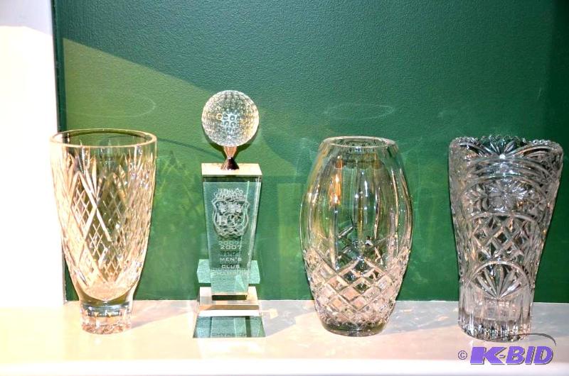 lot 25 image: Shelf of glass...