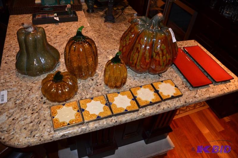 lot 250 image: Glass pumpkins, the tallest is 12" - 2 P...