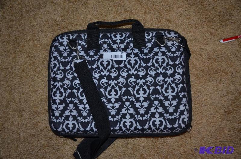 lot 265 image: Laptop or tablet bag- aprox 14x20...