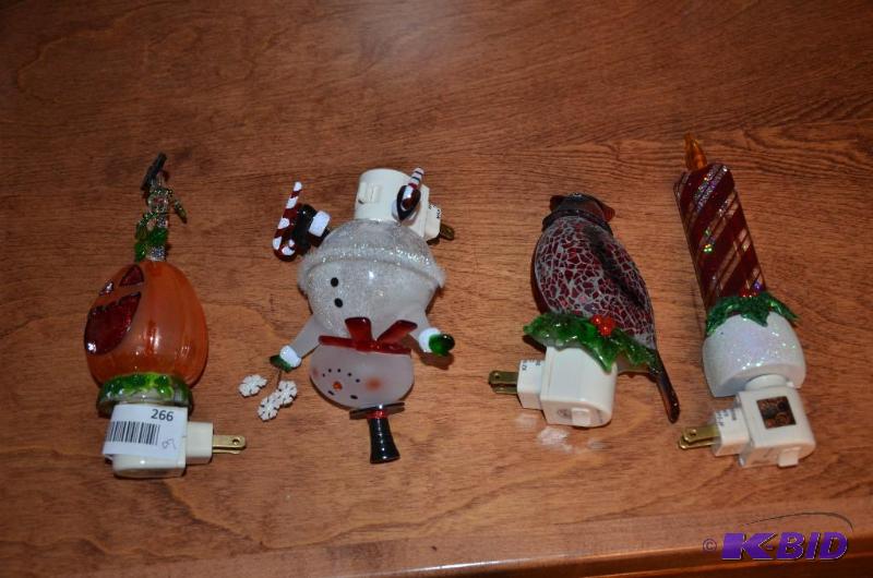 lot 266 image: 4 holiday Night lights...