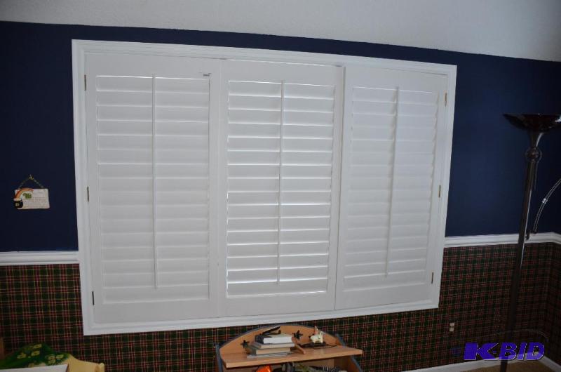 lot 268 image: Three 28x58&nbspindoor window shuttershade...