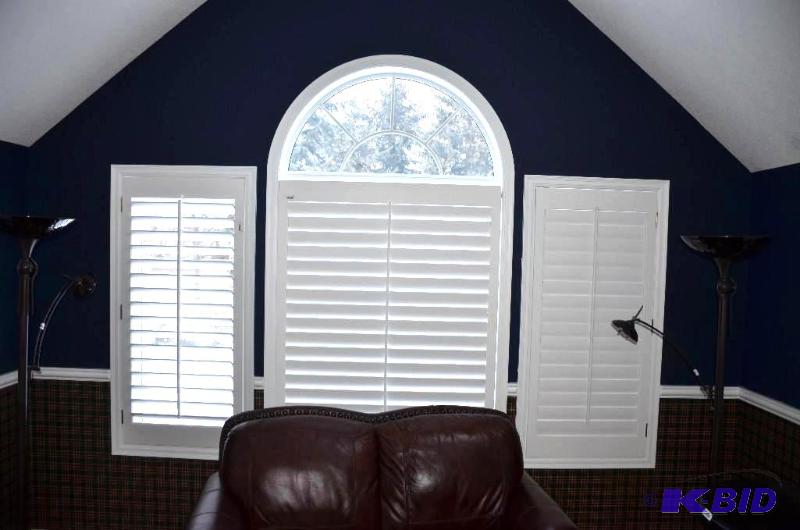 lot 269 image: Two 28x58 indoor window shuttershadeblind -...