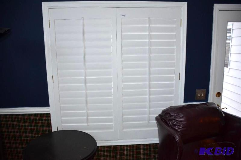 lot 271 image: Two&nbsp27x58 indoor window shuttershadebl...