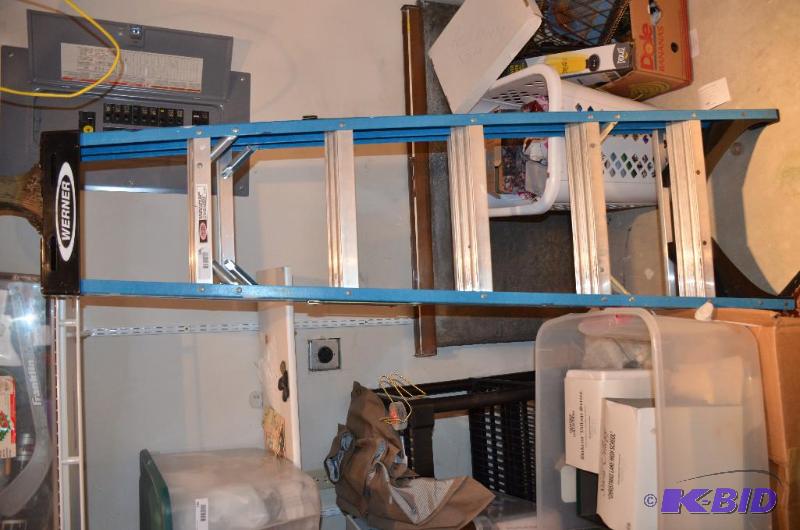 lot 283 image: Werner fiberglass 6 foot step ladder rated 25...