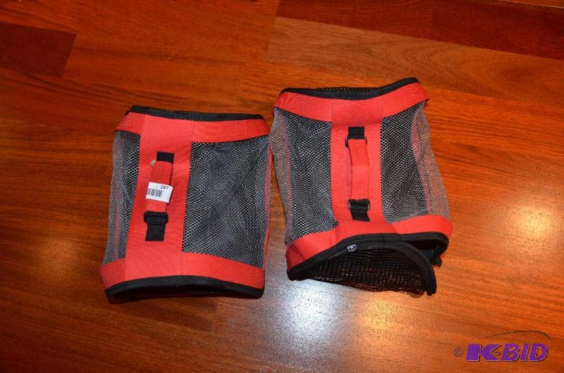 lot 287 image: 2 Perfect Petzzz carrier & 1 golf game Ol...