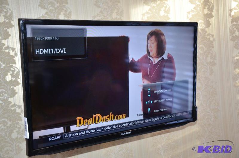 lot 290 image: Samsung lcd tv model 32EH5300F 32" power...