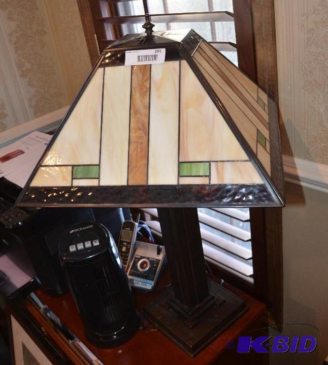 lot 291 image: Stain glass table lamp 29" tall...