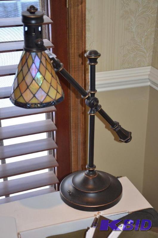 lot 292 image: Stain glass table lamp 24" tall...