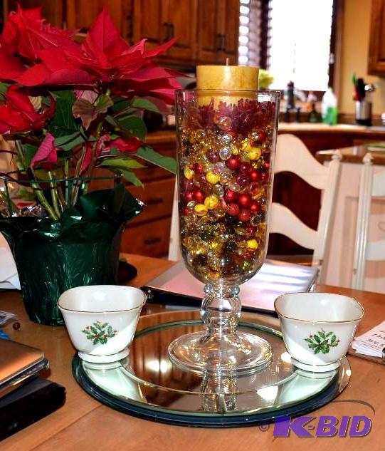 lot 300A image: 2 Lenox bowls and mirrored centerpiece with g...