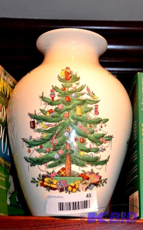 lot 45 image: Christmas vase by Spode England #S3324 P...