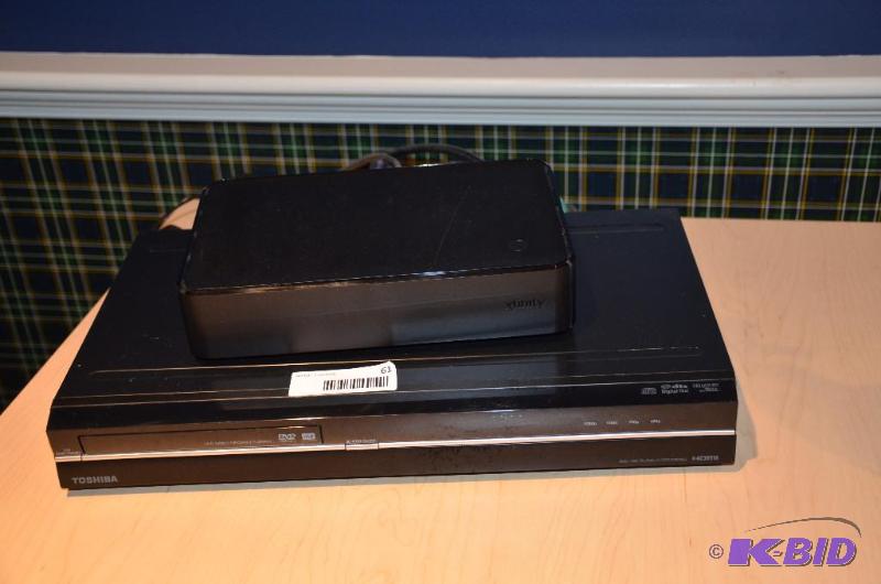 lot 61 image: Toshiba DVD video recorder DKR40...