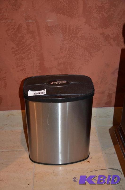 lot 74 image: NST Electric sensor opening trash can 6x11x13...