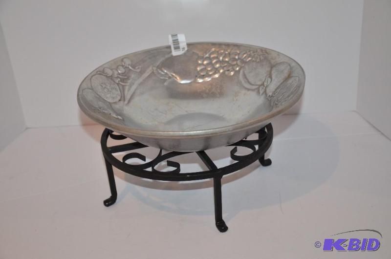 lot 91 image: The Walton Co. aluminum bowl 13" diamete...