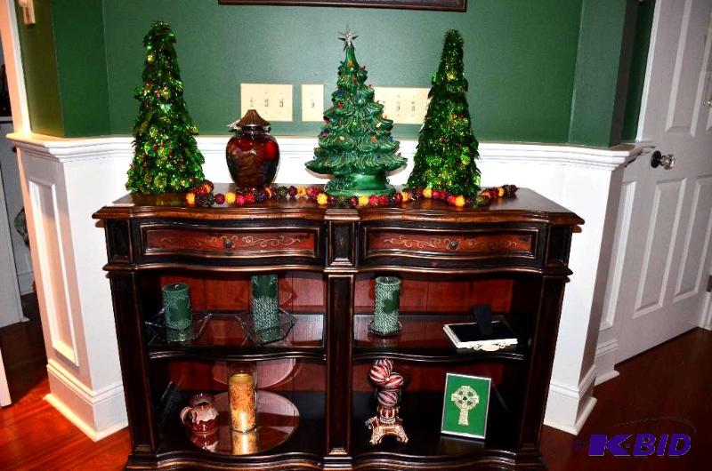 lot 93 image: Contents of shelves, Christmas decor, candles...