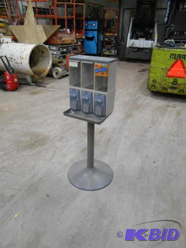 lot 10 image: Vendstar 3000 Vending Machine.