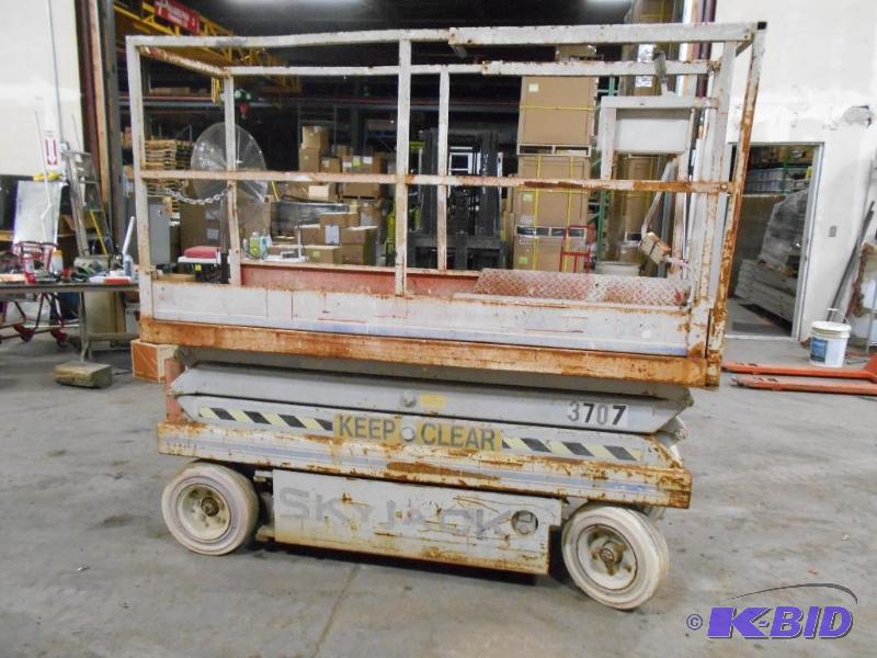 Skyjack SJ 3220 Scissorlift. NO RESERVE