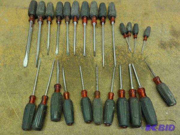 (25) Assorted Screwdrivers, Flat and Phillips...