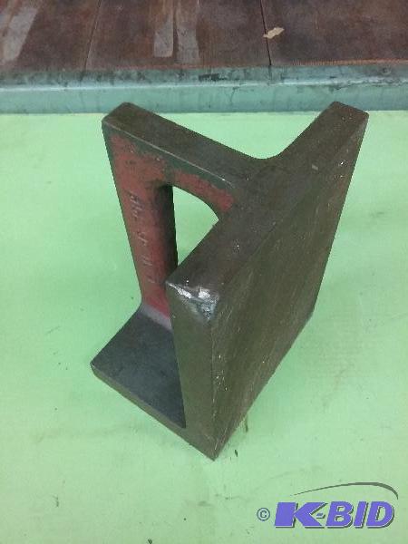 lot 11 image: 6" x 7" x 10" cast iron angle ...