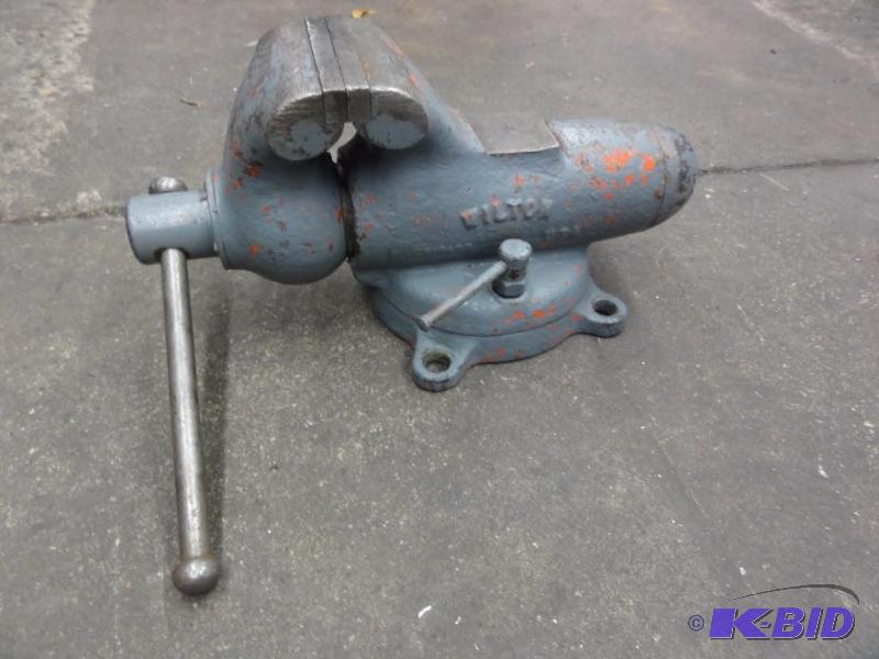 lot 1202 image: Wilton 4" Bench Vise with swivel base...