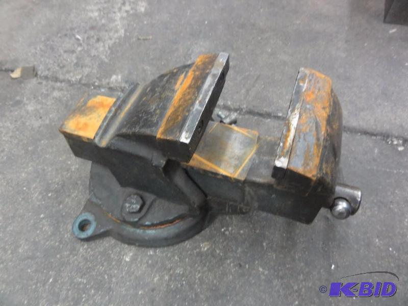 lot 1207 image: Yuasa 4" Bench Vise, No. 100...