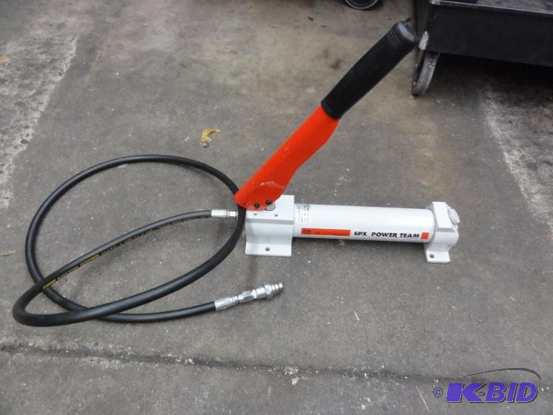 lot 1216 image: SPX Powerteam Hydraulic Hand Pump No. P19-100...