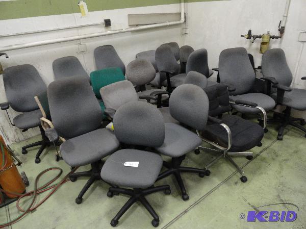 lot 161 image: (20) Assorted Office Chairs with casters...