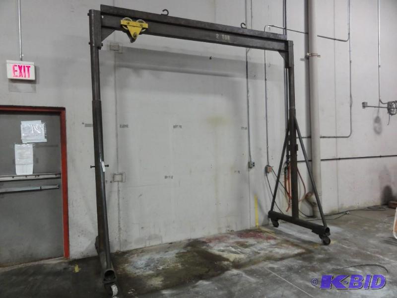 lot 250 image: Rolling a-Frame Gantry Crane, height under cr...