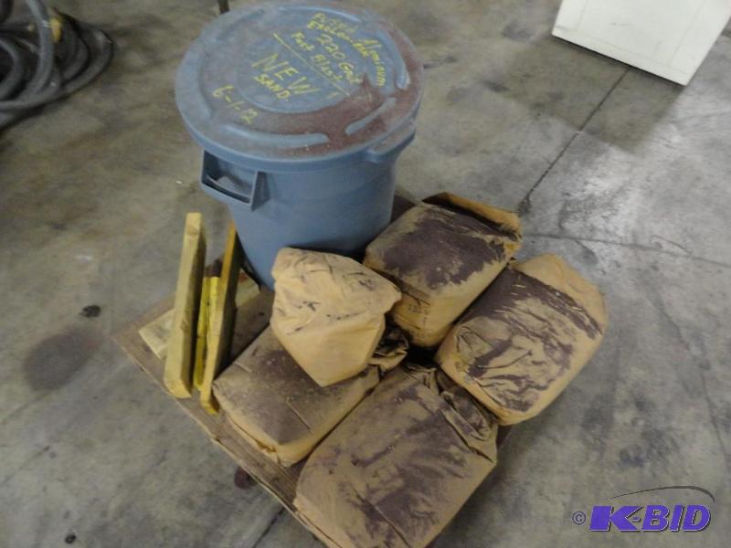 lot 279 image: Pallet of 220 Grit Fast Blast Sand   You can ...