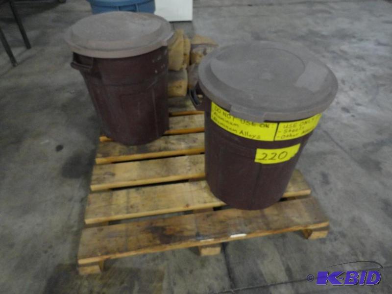 lot 281 image: Pallet of 220 Grit Aluminum   You can hand lo...