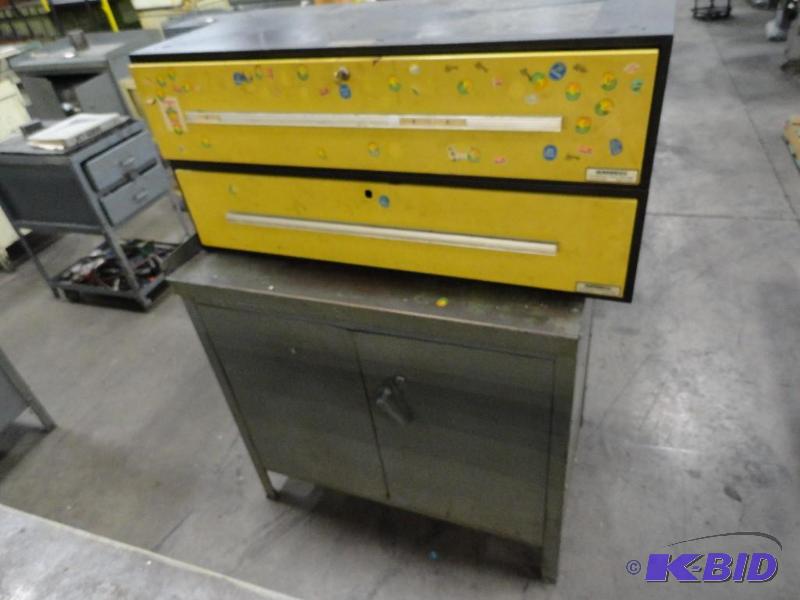 lot 285 image: Workbench Cabinet with shelf and 2-drawer Num...